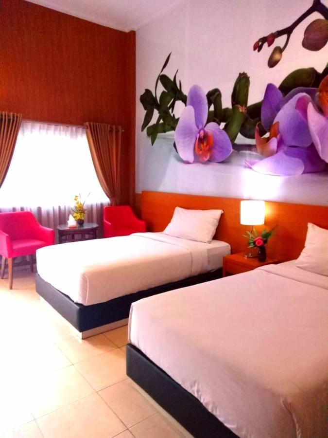 Hotel Kencana Rembang Eksteriør billede