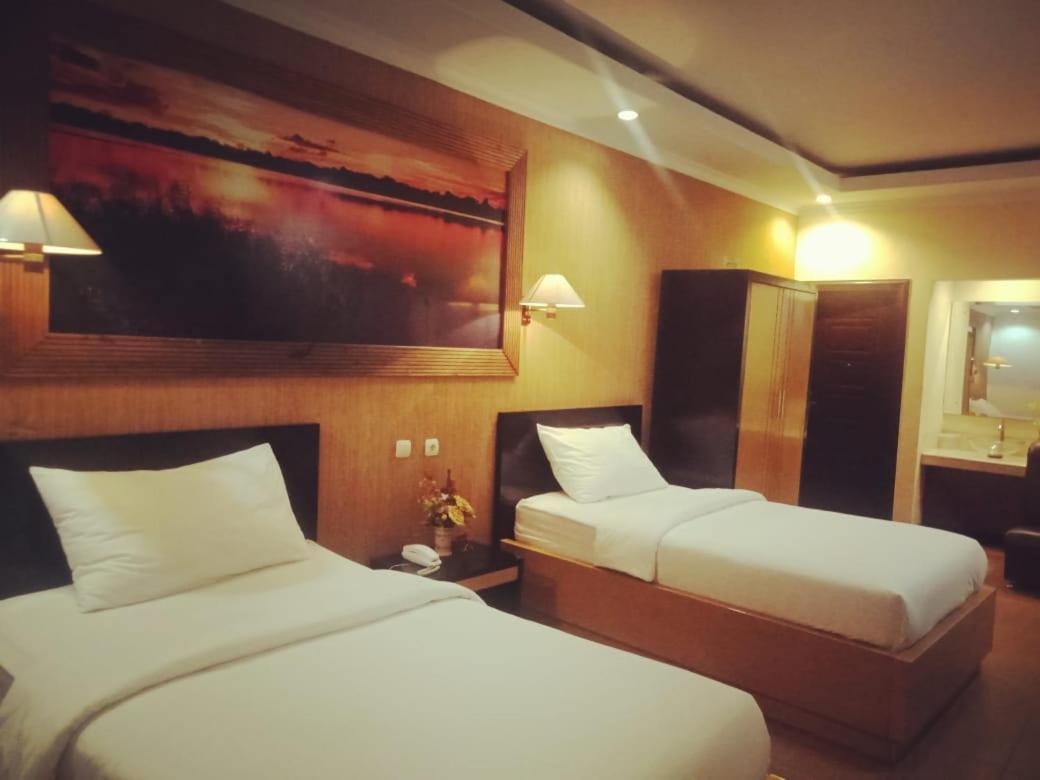 Hotel Kencana Rembang Eksteriør billede
